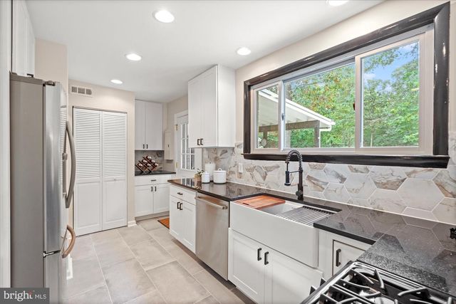 1301 GAHANT RD, Alexandria, VA 22308