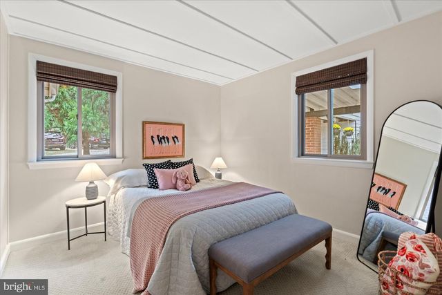 1301 GAHANT RD, Alexandria, VA 22308