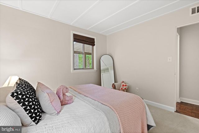 1301 GAHANT RD, Alexandria, VA 22308