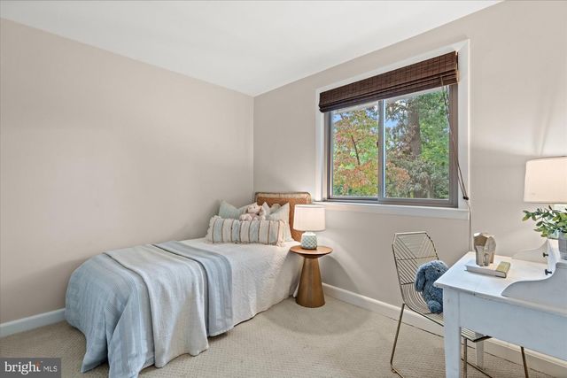 1301 GAHANT RD, Alexandria, VA 22308