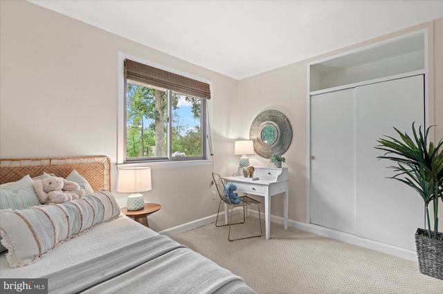 1301 GAHANT RD, Alexandria, VA 22308