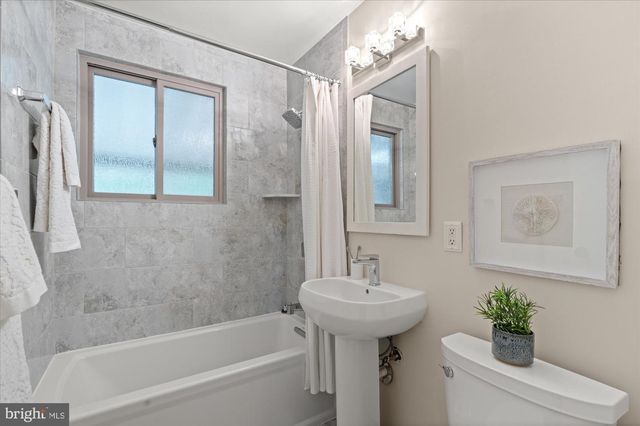 1301 GAHANT RD, Alexandria, VA 22308