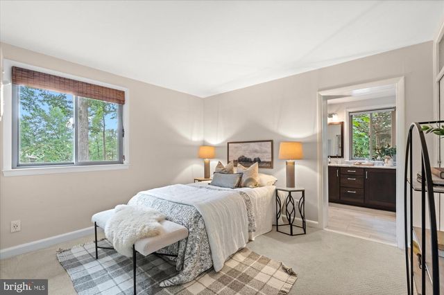 1301 GAHANT RD, Alexandria, VA 22308