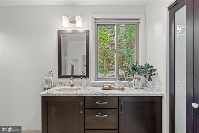 1301 GAHANT RD, Alexandria, VA 22308