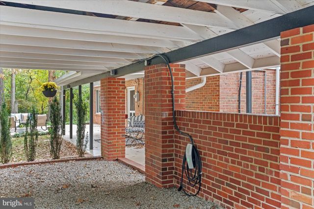 1301 GAHANT RD, Alexandria, VA 22308