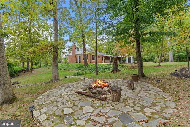 1301 GAHANT RD, Alexandria, VA 22308