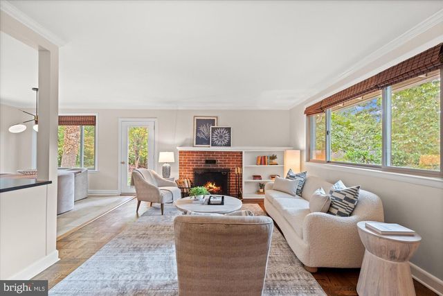 1301 GAHANT RD, Alexandria, VA 22308