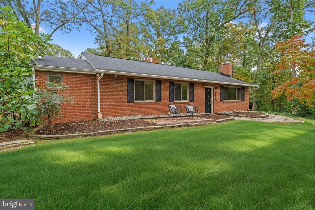 1301 GAHANT RD, Alexandria, VA 22308