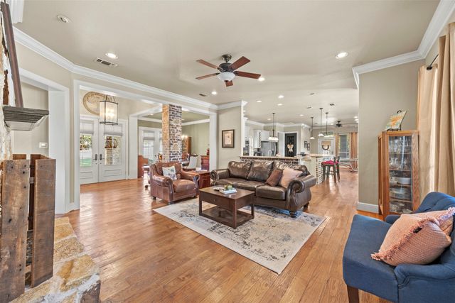 7216 Hinton Drive, Mansfield, TX 76063