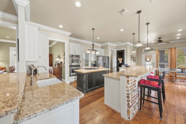 7216 Hinton Drive, Mansfield, TX 76063