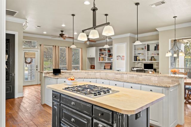 7216 Hinton Drive, Mansfield, TX 76063