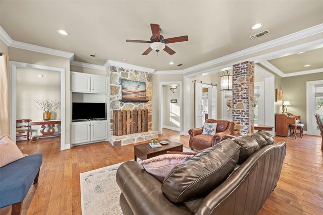 7216 Hinton Drive, Mansfield, TX 76063