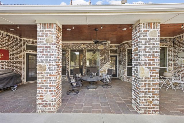 7216 Hinton Drive, Mansfield, TX 76063