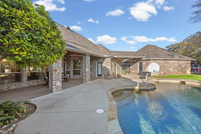 7216 Hinton Drive, Mansfield, TX 76063