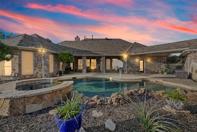 7216 Hinton Drive, Mansfield, TX 76063