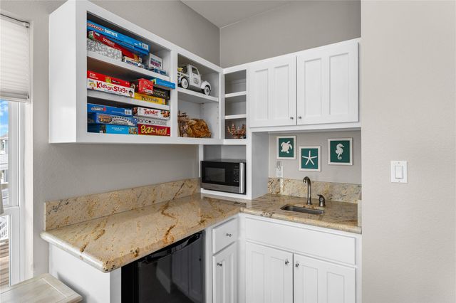 3830 Wentletrap, Galveston, TX 77554