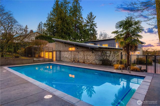 4218 92nd Avenue NE, Yarrow Point, WA 98004