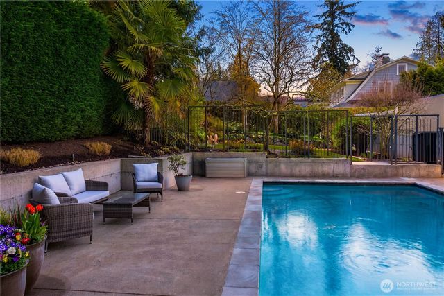 4218 92nd Avenue NE, Yarrow Point, WA 98004