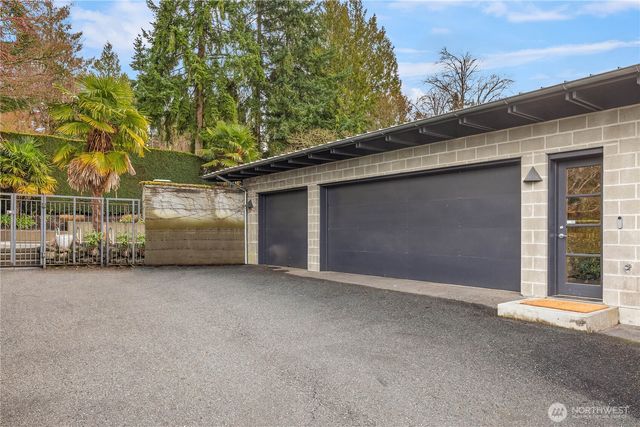4218 92nd Avenue NE, Yarrow Point, WA 98004