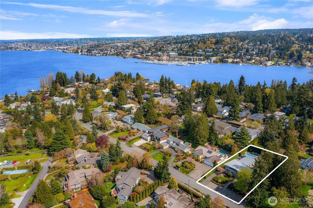 4218 92nd Avenue NE, Yarrow Point, WA 98004