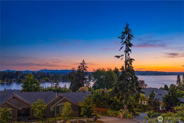 4218 92nd Avenue NE, Yarrow Point, WA 98004