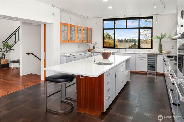 4218 92nd Avenue NE, Yarrow Point, WA 98004
