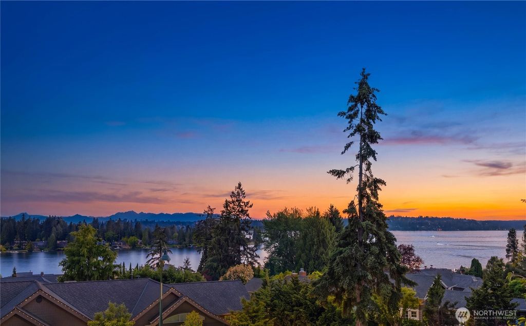 4218 92nd Avenue NE, Yarrow Point, WA 98004