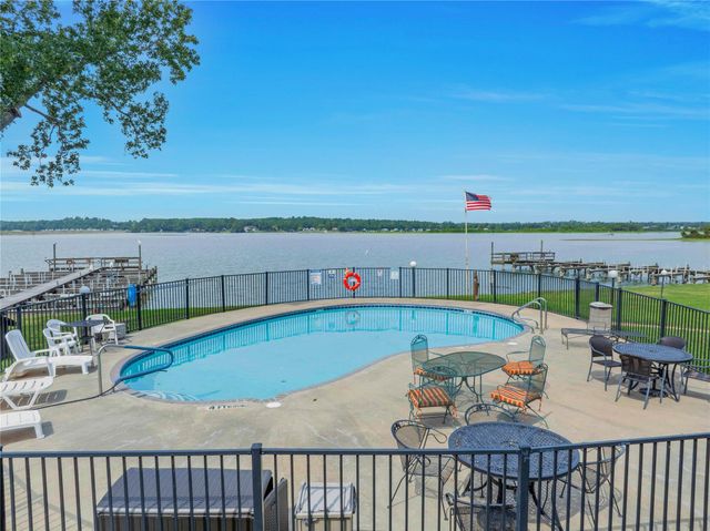 200 Fountain Lake W 112, Livingston, TX 77351