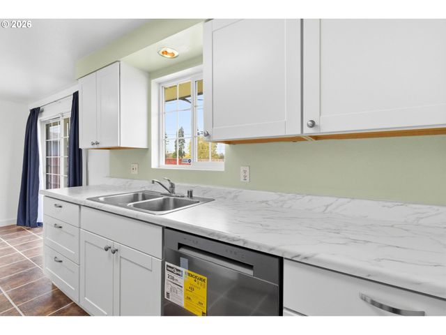 1450 W QUINALT St, Springfield, OR 97477