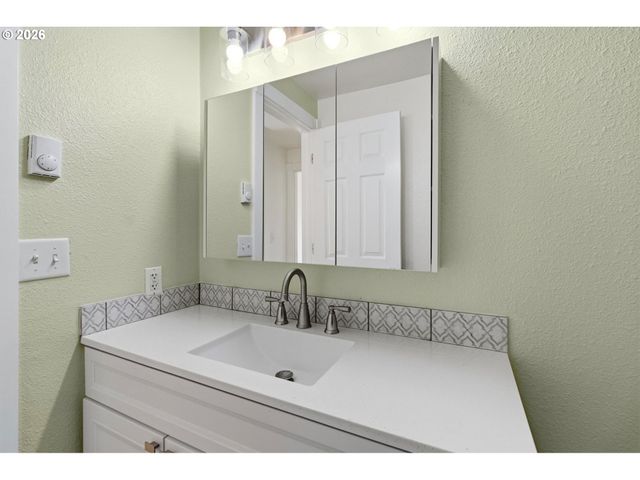 1450 W QUINALT St, Springfield, OR 97477