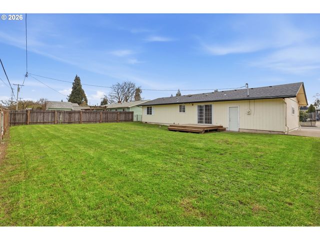 1450 W QUINALT St, Springfield, OR 97477