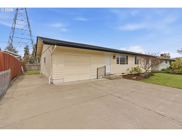 1450 W QUINALT St, Springfield, OR 97477