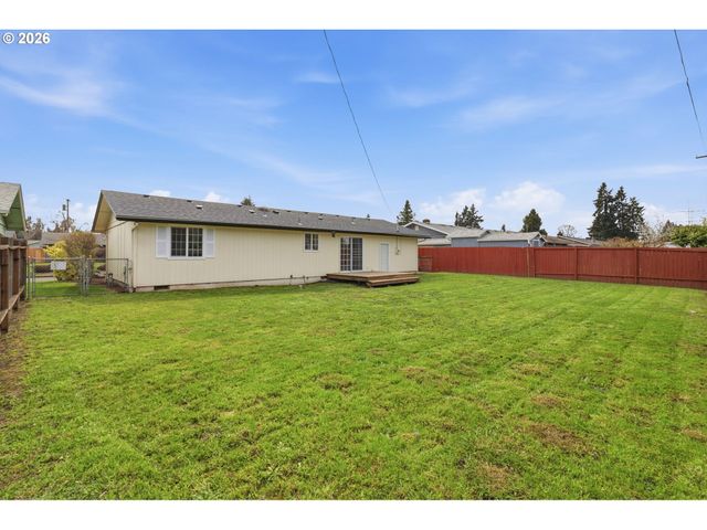 1450 W QUINALT St, Springfield, OR 97477