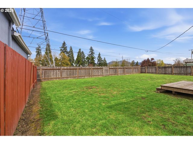 1450 W QUINALT St, Springfield, OR 97477