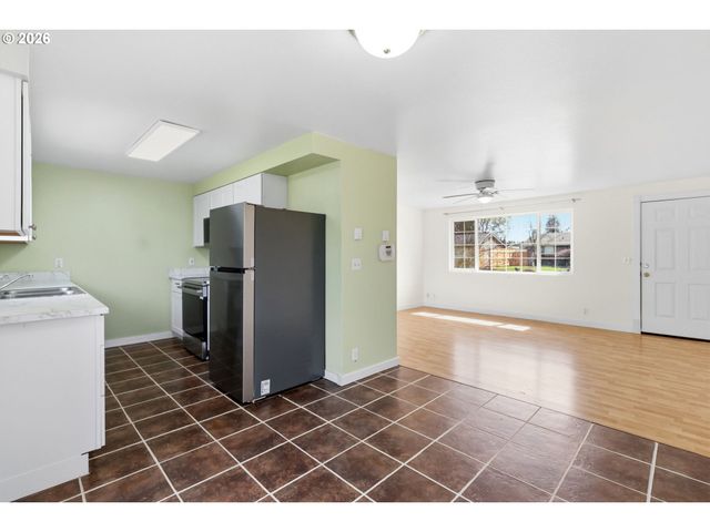 1450 W QUINALT St, Springfield, OR 97477