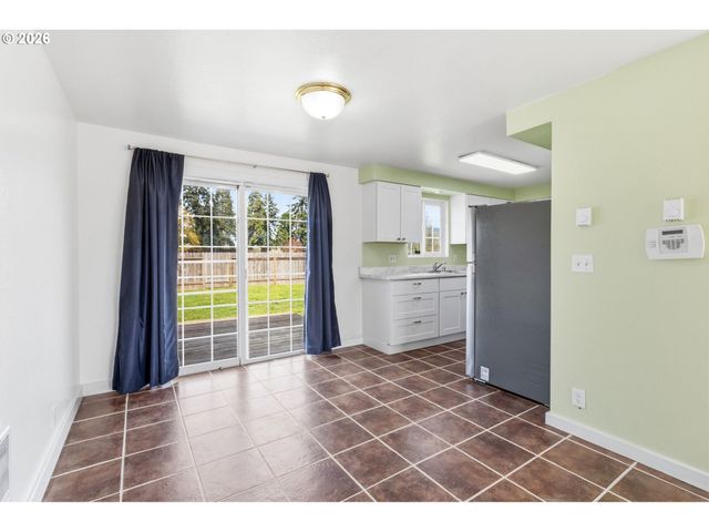 1450 W QUINALT St, Springfield, OR 97477