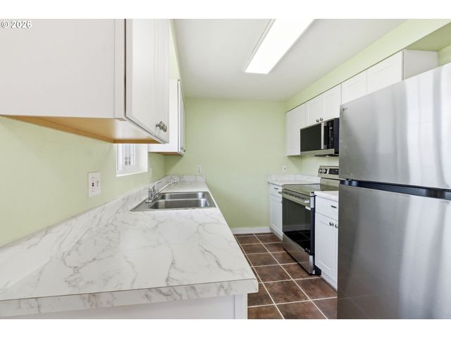 1450 W QUINALT St, Springfield, OR 97477