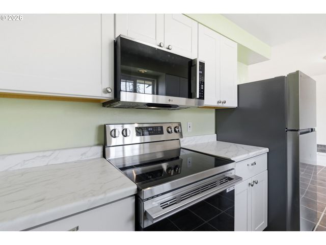 1450 W QUINALT St, Springfield, OR 97477