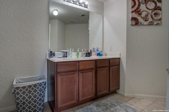 12270 stratsburg, San Antonio, TX 78252