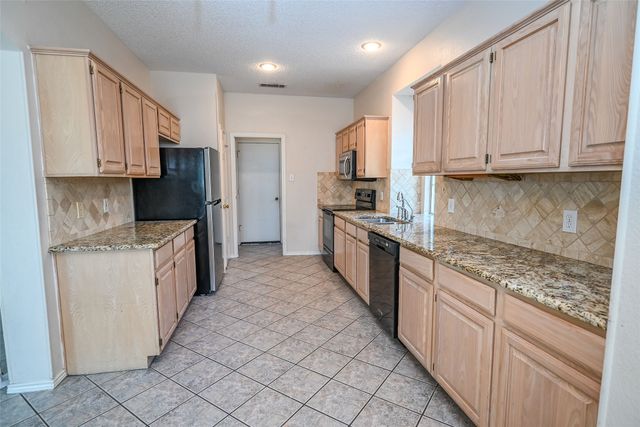 2100 Newport Drive, Flower Mound, TX 75028
