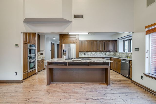 5800 End O Trail, Fort Worth, TX 76112