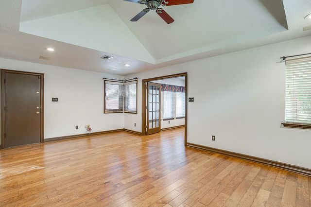 5800 End O Trail, Fort Worth, TX 76112