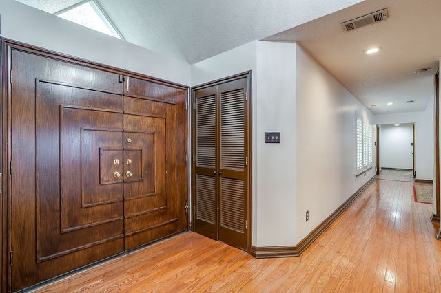 5800 End O Trail, Fort Worth, TX 76112