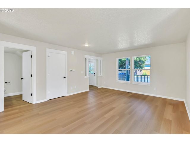 2617 Se CESAR E CHAVEZ Blvd, Portland, OR 97202