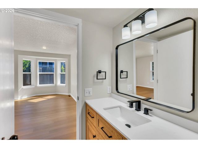 2617 Se CESAR E CHAVEZ Blvd, Portland, OR 97202