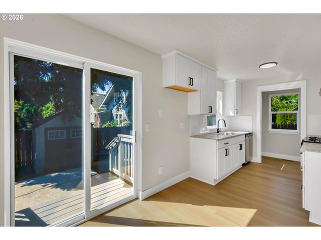 2617 Se CESAR E CHAVEZ Blvd, Portland, OR 97202