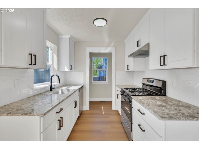 2617 Se CESAR E CHAVEZ Blvd, Portland, OR 97202