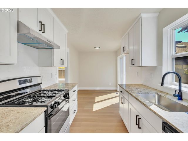 2617 Se CESAR E CHAVEZ Blvd, Portland, OR 97202