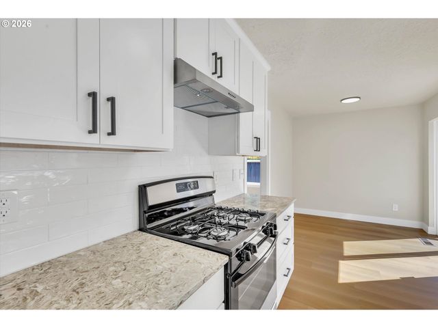 2617 Se CESAR E CHAVEZ Blvd, Portland, OR 97202
