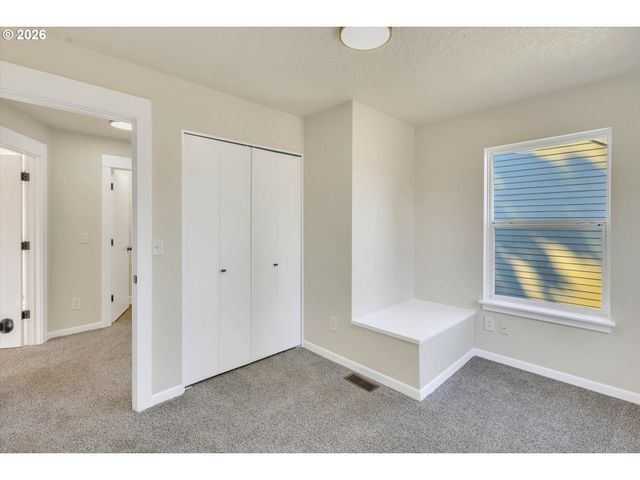 2617 Se CESAR E CHAVEZ Blvd, Portland, OR 97202
